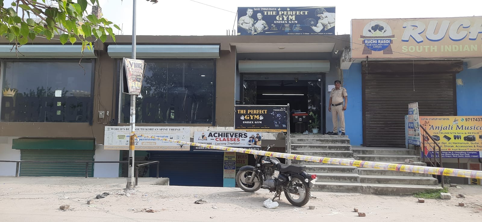 Gym trainer shot dead in Aya Nagar delhi 15-20 rounds fired during incident
