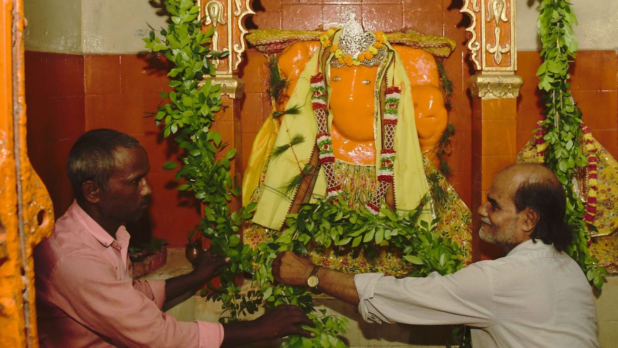 Kashi Unique Ganesh Puja Started Bajirao Peshwa family 220 years ago ritual involves chanting Om 15 times