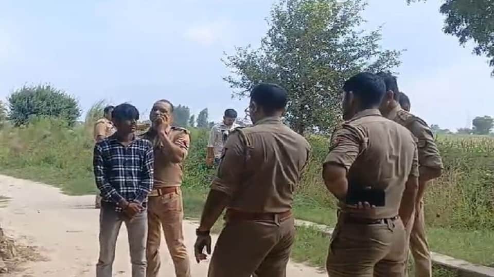 माैके पर घटना की जानकारी लेती पुलिस।