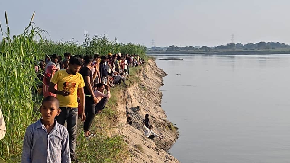 Three friends drowned while bathing in Yamuna in Agra one is missing
