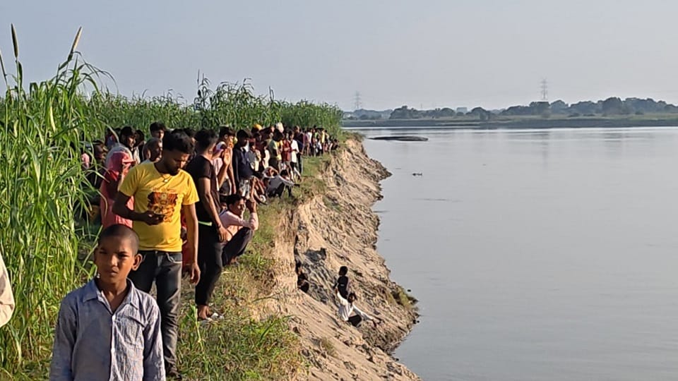 Three friends drowned while bathing in Yamuna in Agra one is missing