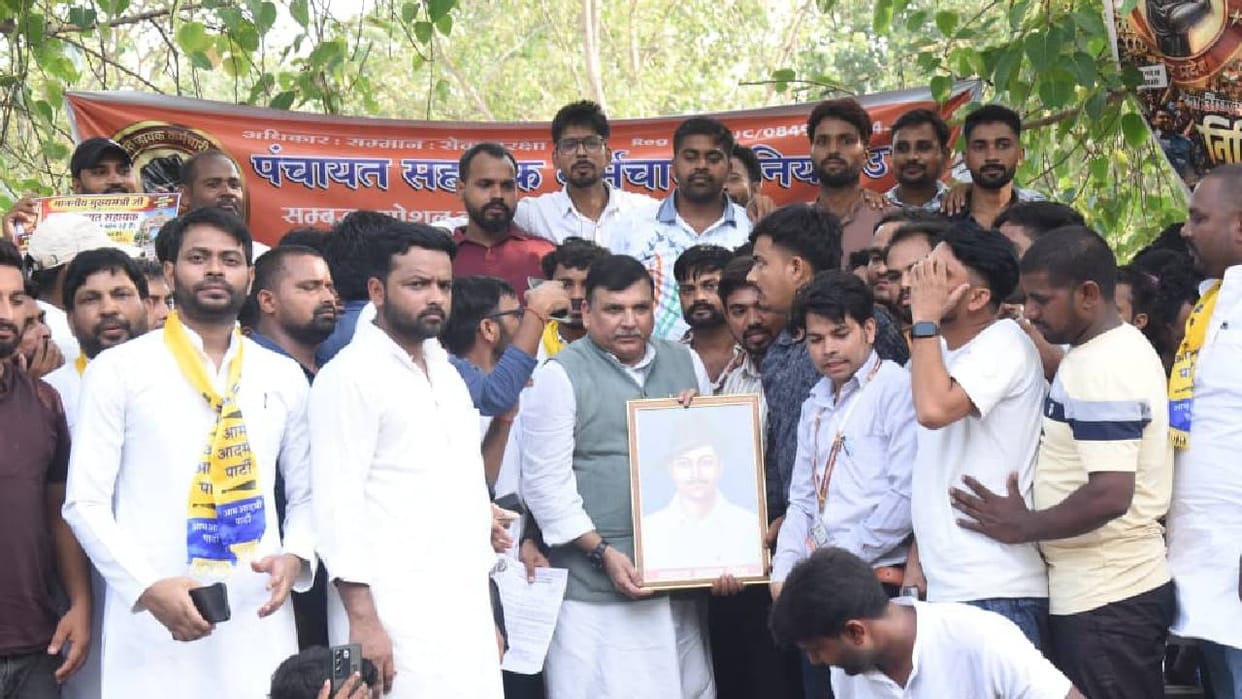 UP: Sanjay Singh visits Panchayat Assistants' protest; says your voice will be raised forcefully in Parliament