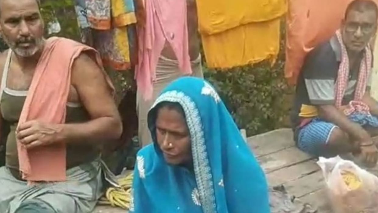Sunaina drifted Ganges 10 days Family broke down upon seeing alive found alive hut boatmen saved her life
