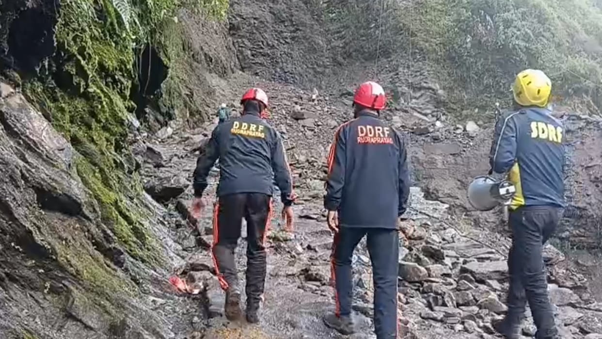 Kedarnath Trek Route Horse Operator Injured After Rocks Fall Near Chirbasa Helipad in Rudraprayag Uttarakhand