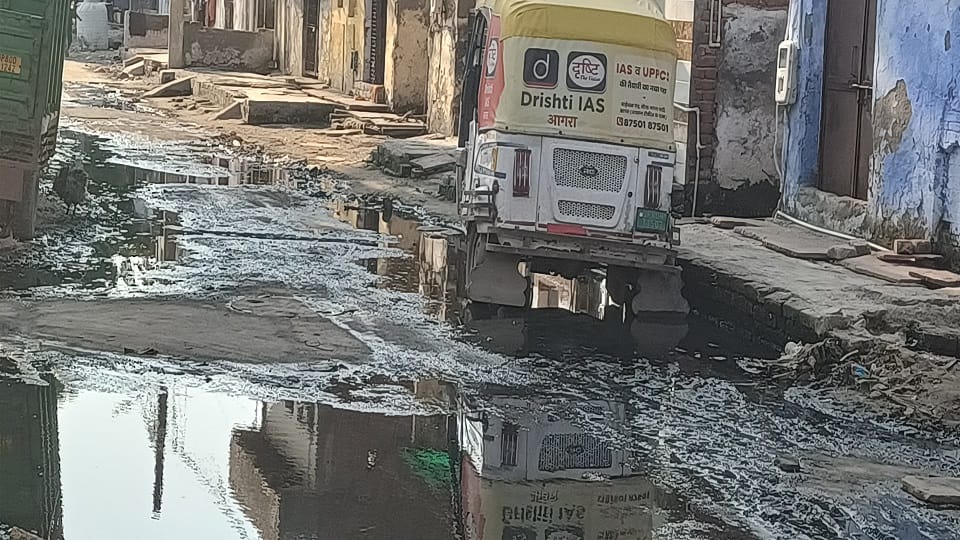 Troubled by overflowing sewers and drains residents put up House for Sale posters in agra