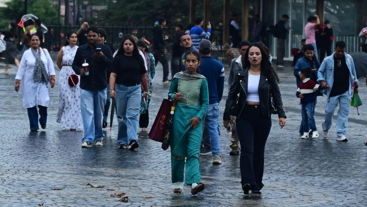 shimla tourist footfall low on weekend tourism businesses disappointed