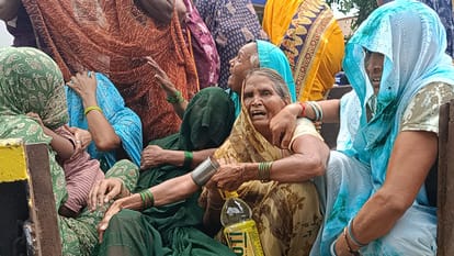 यूपी में खाकी की तानाशाही: पूछताछ के नाम पर बेकसूर को उठाया, सदमे में गई गर्भवती बीवी की जान; छह पुलिसवाले नपे Pregnant wife dies after husband detained on suspicion of theft six police personnel suspended