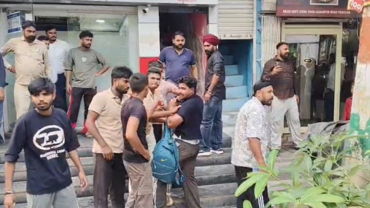 युवकों में जमकर हुई मारपीट