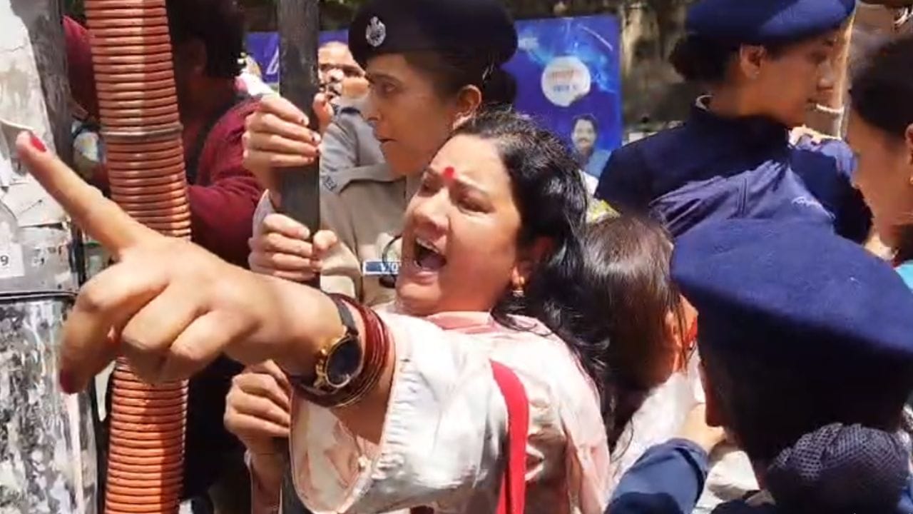 अखिल भारतीय जनवादी महिला समिति का प्रदर्शन।