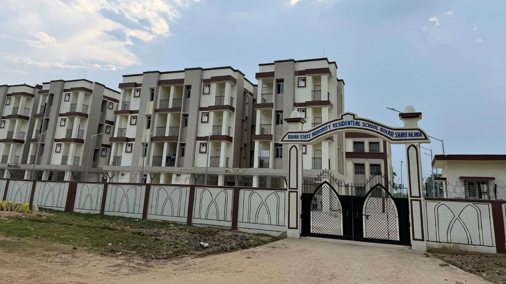 अल्पसंख्यक आवासीय विद्यालय बनकर तैयार