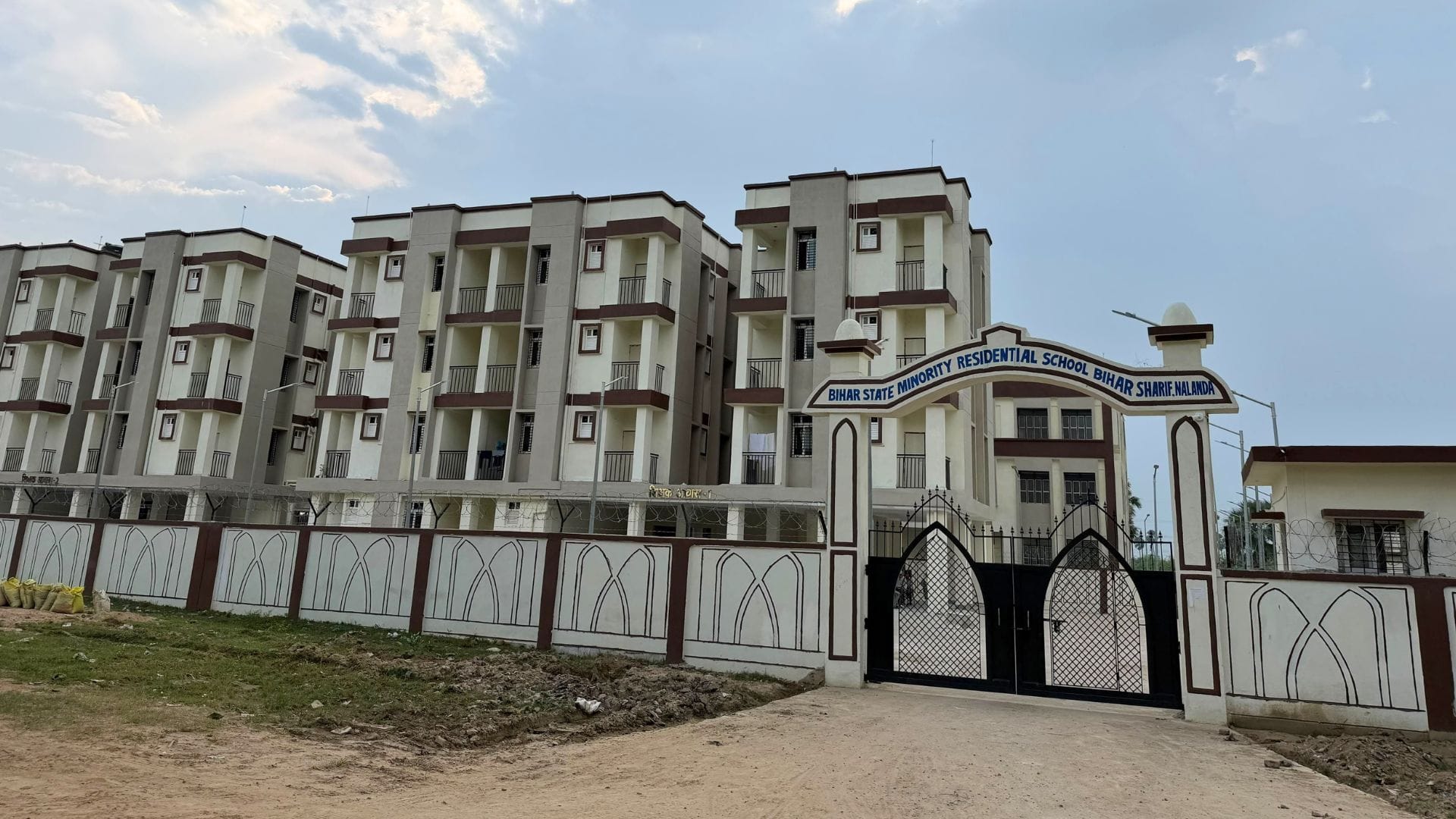 अल्पसंख्यक आवासीय विद्यालय बनकर तैयार