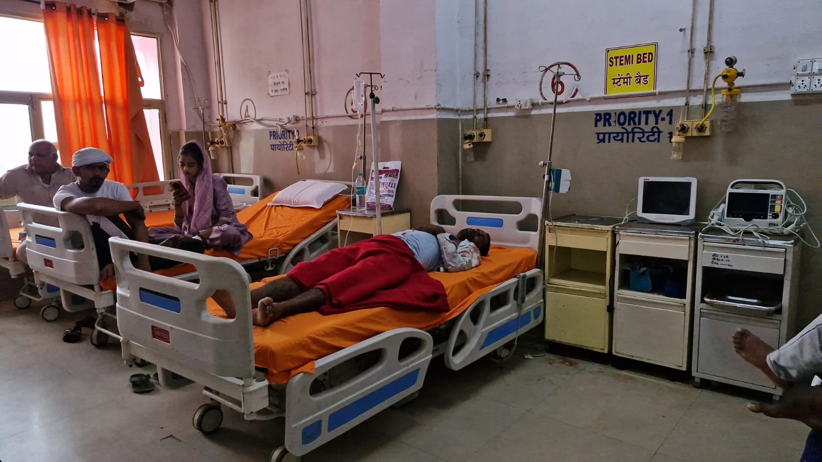 अस्पताल में भर्ती घायल