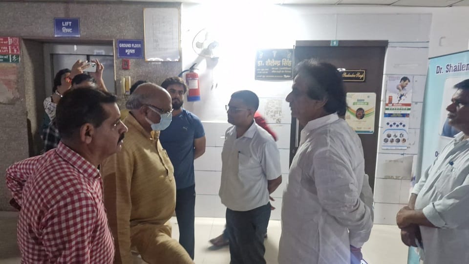 Meerut: Chlorine gas leak from STP in Pallavpuram; breathing became difficult, causing a stampede