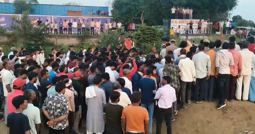 Brave SSB Jawan Abhishek Yadav Given Tearful Farewell by Thousands in Agra