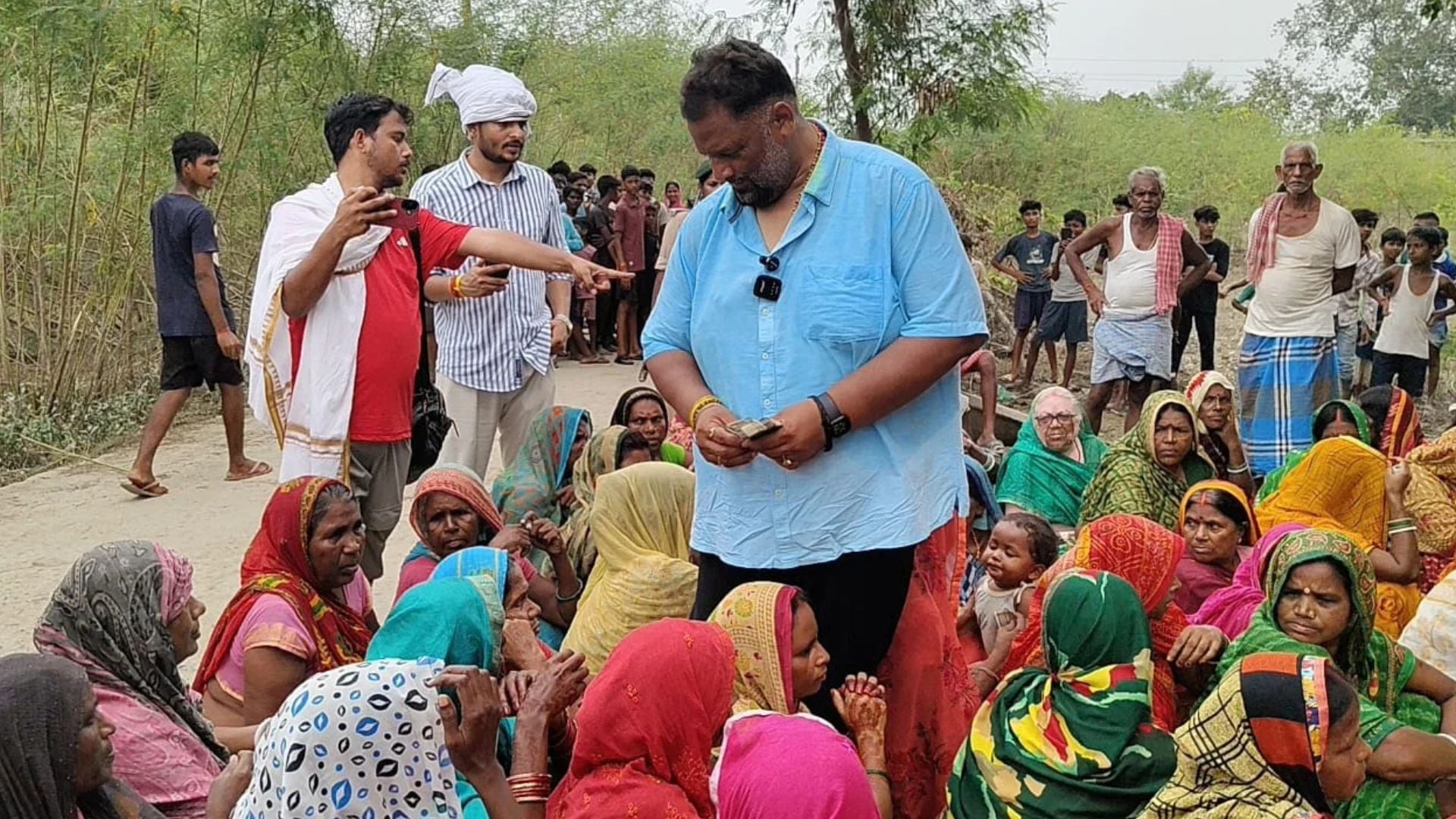 बाढ़ प्रभावित क्षेत्रों का दौरा करने पहुंचे सांसद पप्पू यादव