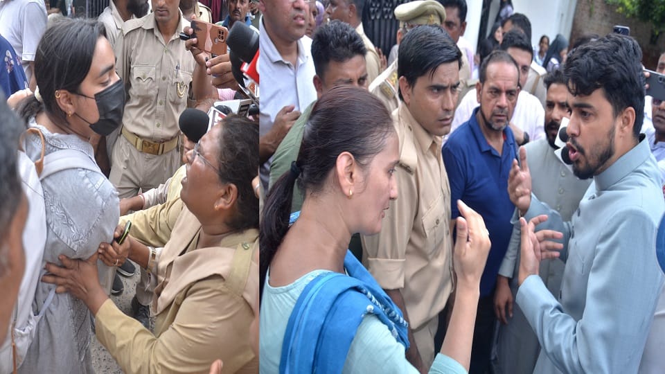Demonstration by girl students at AMU
