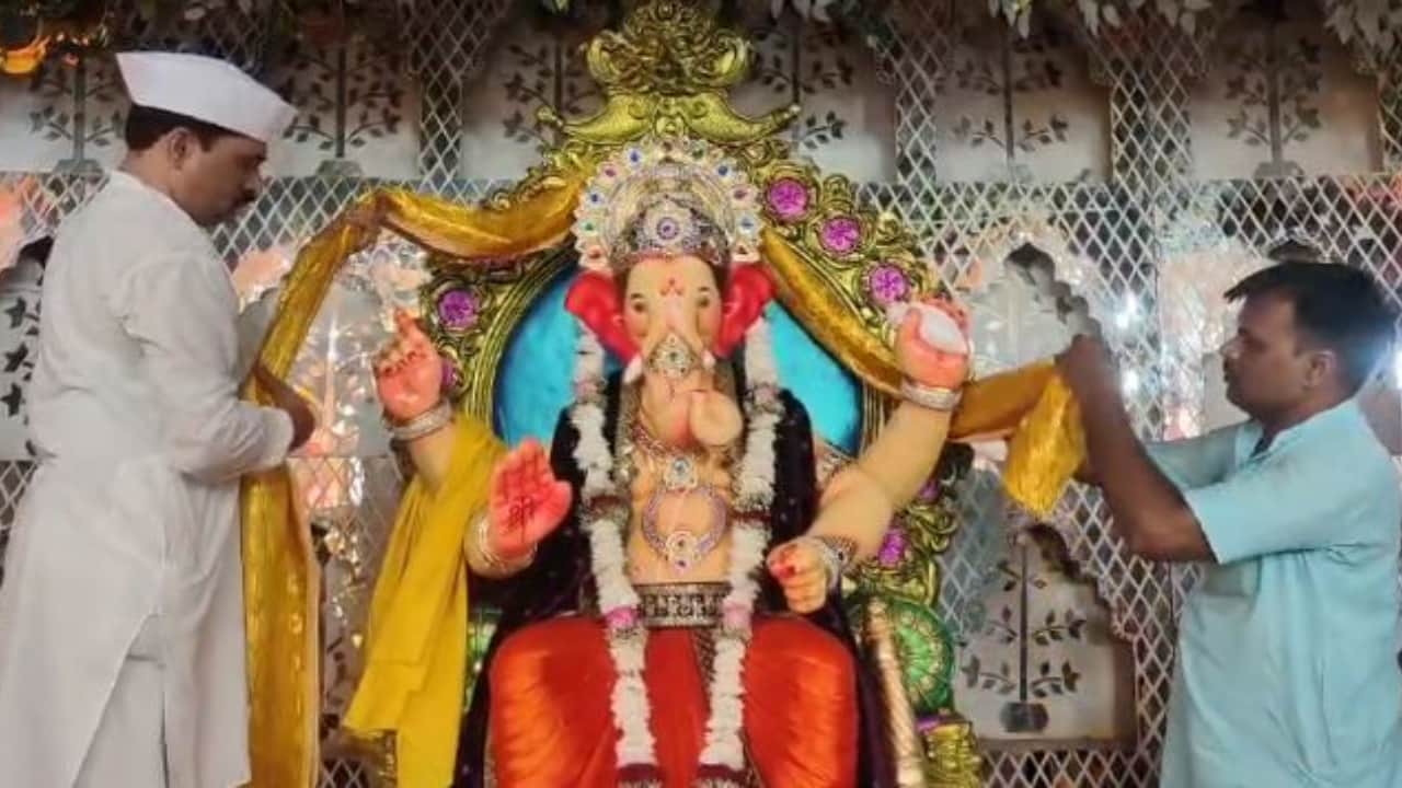 पंडाल में विराजे गणपति बप्पा