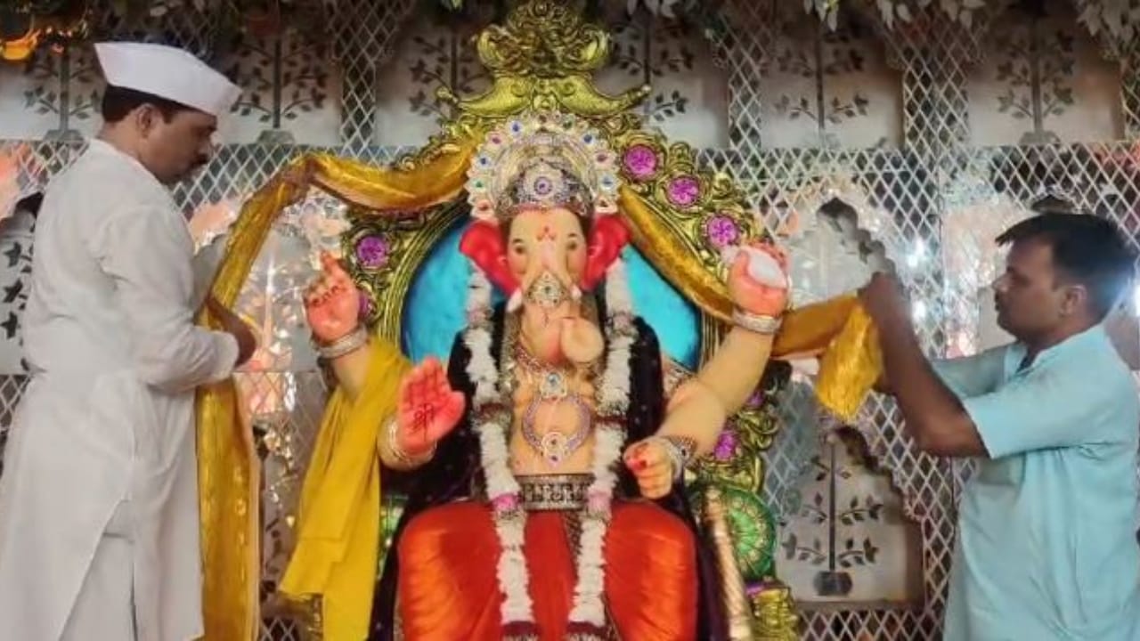 पंडाल में विराजे गणपति बप्पा