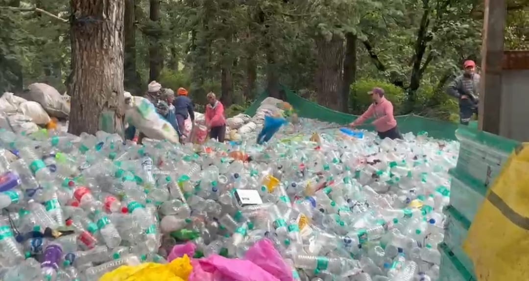 Hemkund Sahib Yatra Route Over 22,400 Plastic Bottles Collected Waste Cleanup Drive Continues Uttarakhand news