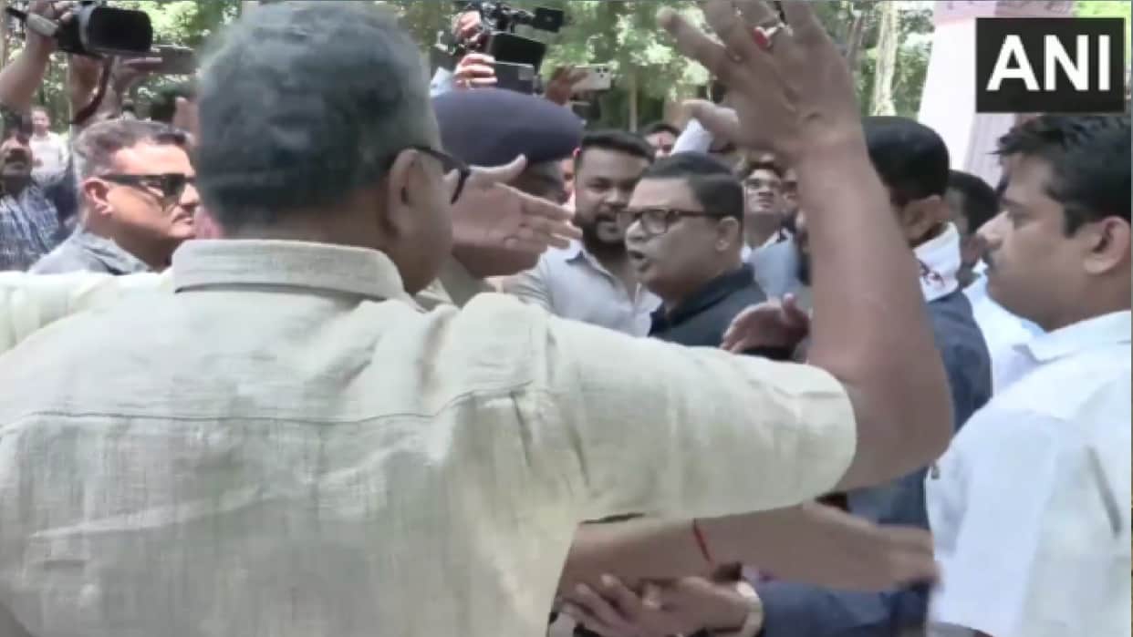 BJP-Congress workers clash outside Press Club ahead of Vijay Sharma and Bhupesh Baghel debate at PM residence