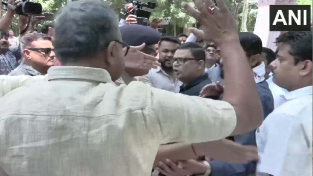 BJP-Congress workers clash outside Press Club ahead of Vijay Sharma and Bhupesh Baghel debate at PM residence