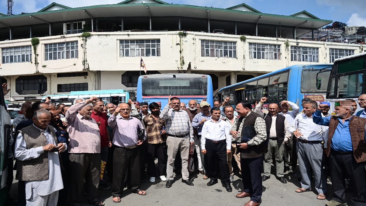 Shimla: Pensions not credited to the accounts of over 700 Transport Corporation pensioners; slogans raised at