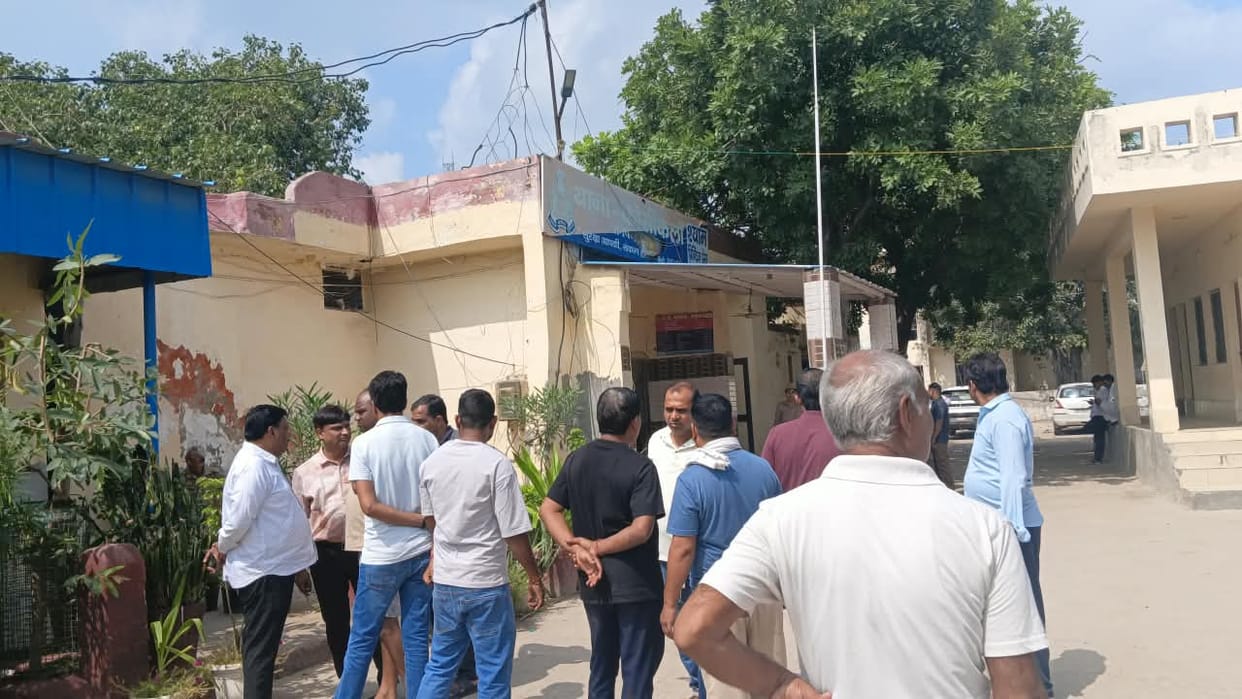 Former Employee Held in Multi-Crore Jewellery Theft Gold and Cash Recovered Kosi Kalan UP