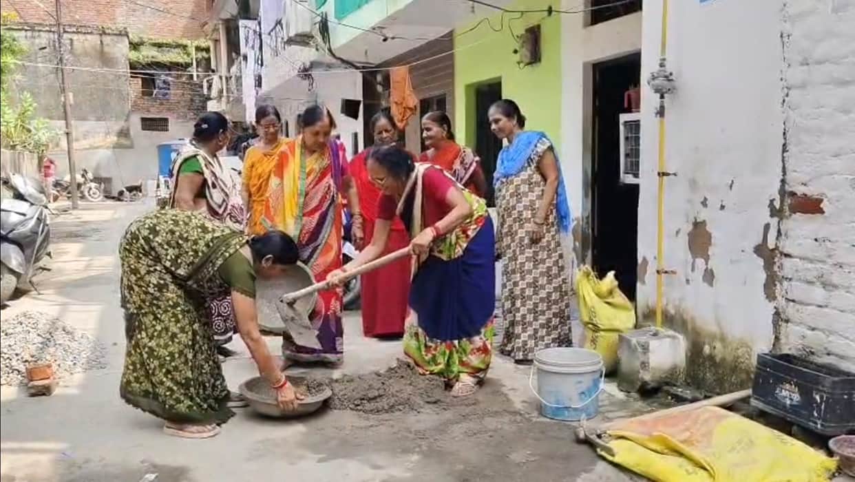 Kanpur Barra-6 Residents Collect Donations and Build Drain After PWD Fails to Act