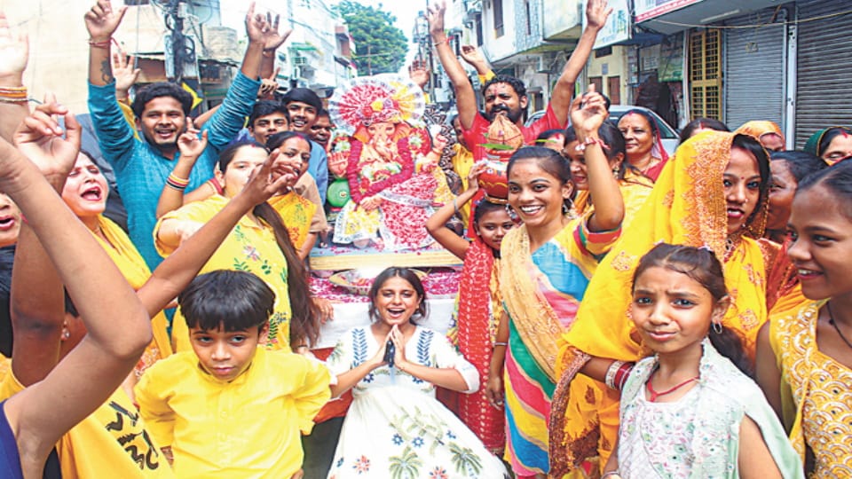 Ganesh Chaturthi Celebrations: Meerut Immersed in Devotion, Processions Held Across the City