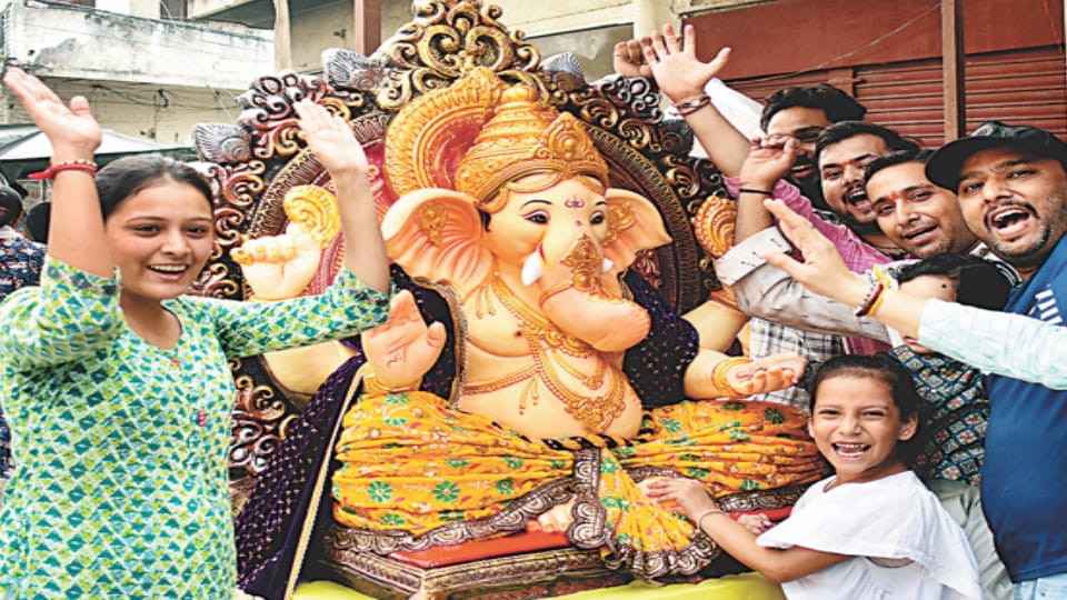Ganesh Chaturthi Celebrations: Meerut Immersed in Devotion, Processions Held Across the City