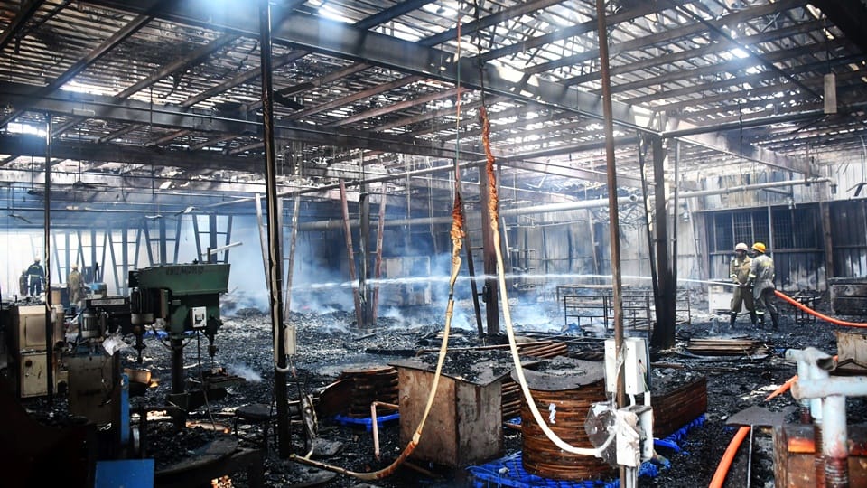 Moradabad Factory Fire Explosions Rock Rampur Doraha Flames Rise 50 Feet Moradabad news in Hindi
