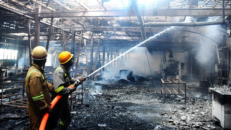Moradabad Factory Fire Explosions Rock Rampur Doraha Flames Rise 50 Feet Moradabad news in Hindi