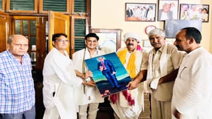 नरेश टिकैत