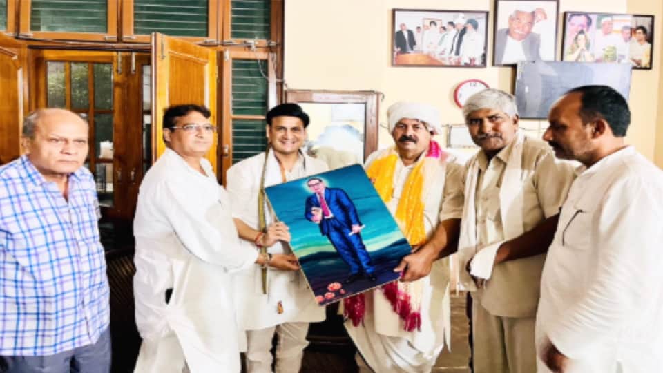 Sanjeev Arya Meets Naresh Tikait in Muzaffarnagar, Discusses Farmers' Issues and Constitution