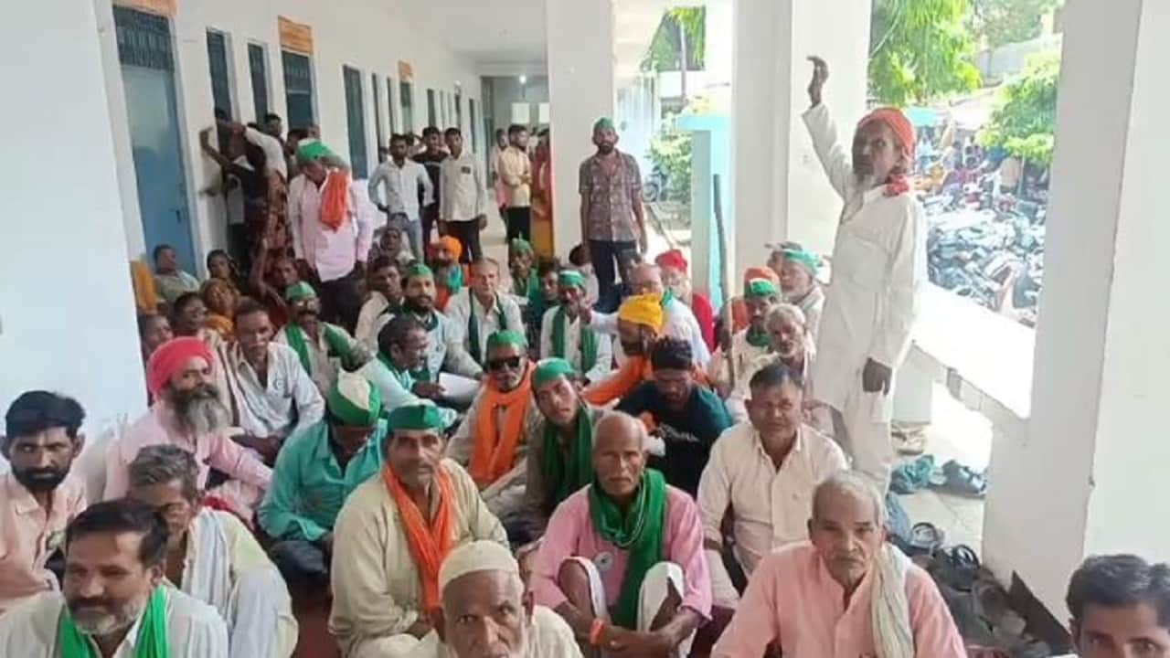 किसानों ने दिया धरना