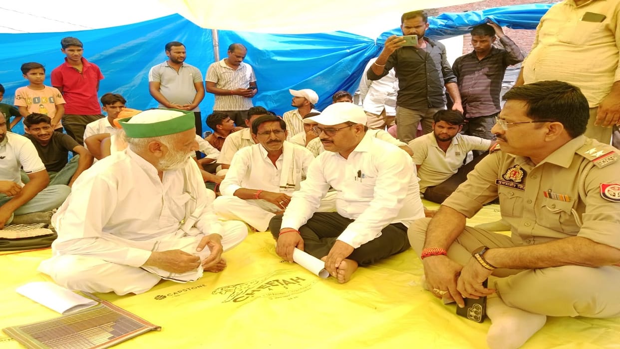 BKU leaders demanding for arrest of suspended principal in obscene video case in Budaun