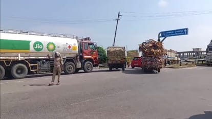 Traffic Chaos Continues on Second Day of Jajmau Bridge Repair Trial, Ambulance Stuck in Jam
