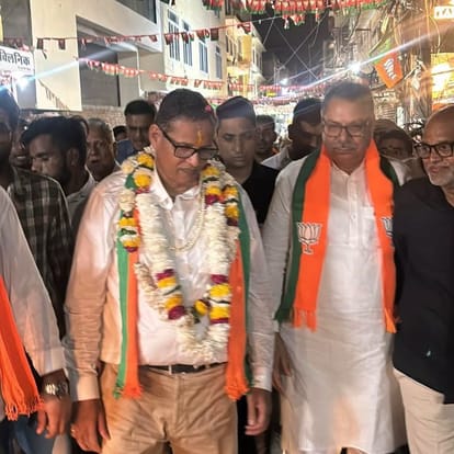 वार्ड में प्रचार के दौरान कोठारी