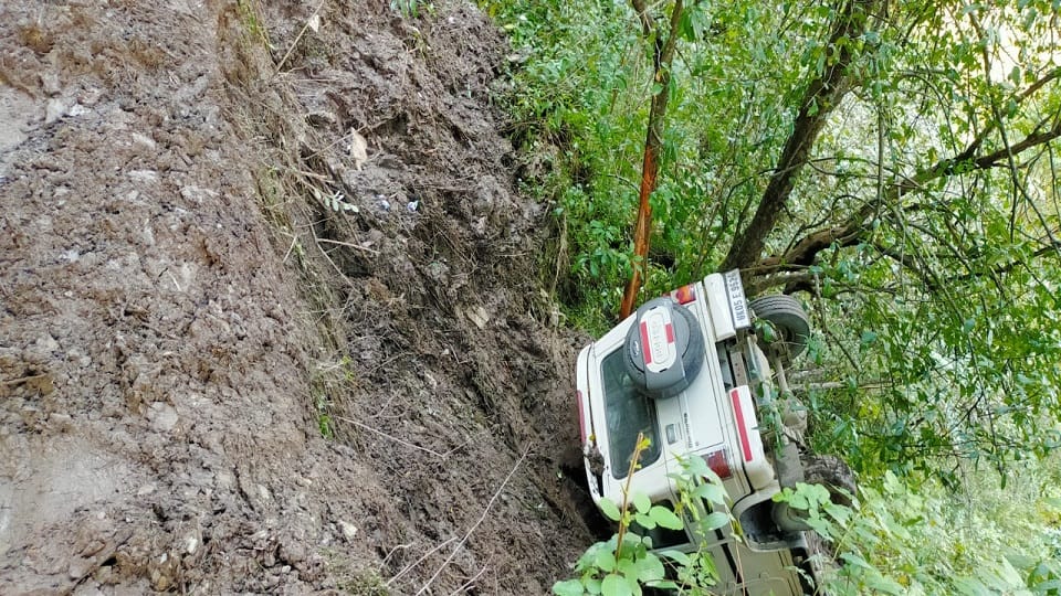 UPCL Bolero jeep fell into a ditch in pithoragarh uttarakhand