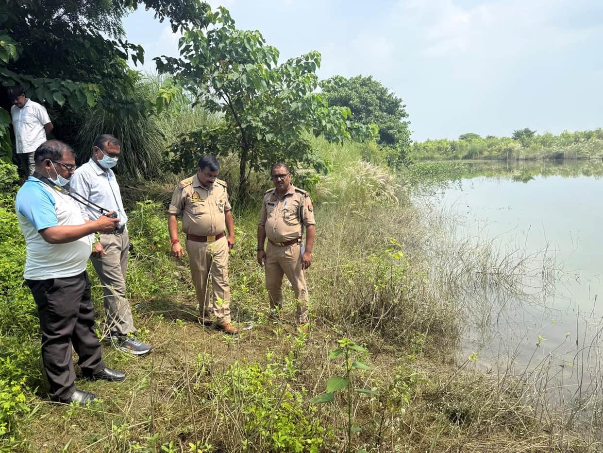 Ayodhya: Woman murdered by having her throat slit; body found in water-filled pit.