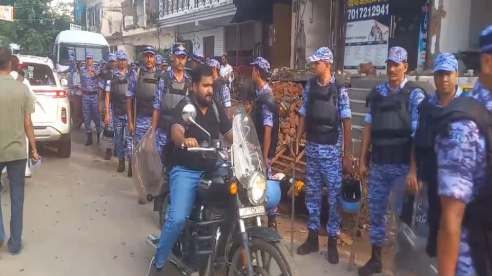 Meerut Central Market Bulldozer Action: Power Cut in Several Shastri Nagar Sectors, Water Supply Affected
