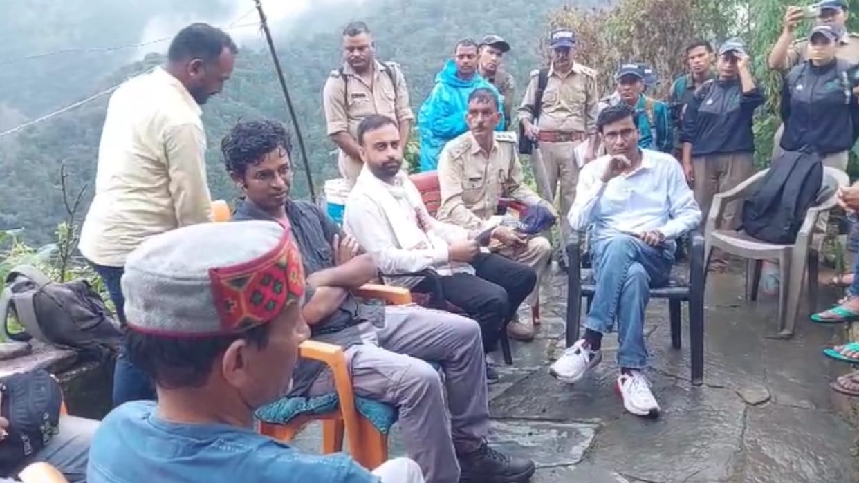 Chamoli News DFO SDM Walk 9 Km to Reach Sakand Village Karanprayag Assure Road Approval Under Forest Act