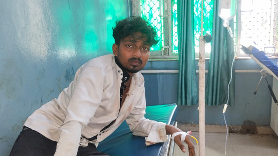 जिला अस्पताल में भर्ती रामबहादुर