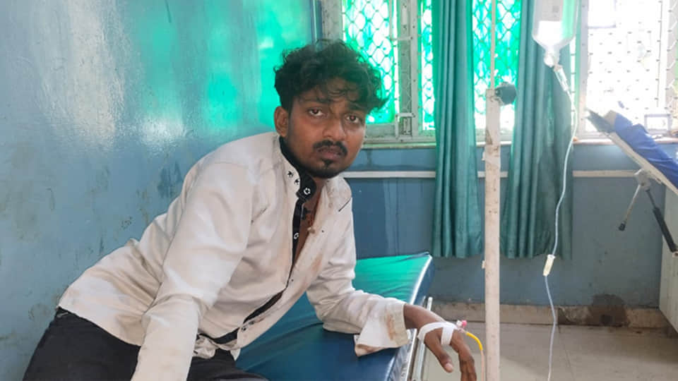 Husband consumes poison and arrives at the Women's Police Station after wife refuses to accompany him