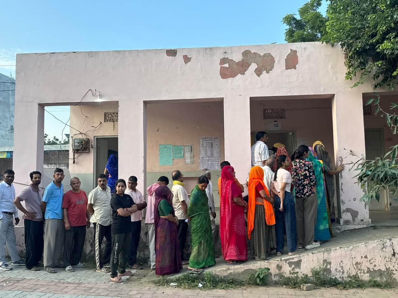 जयपुर में बूथ नंबर 34 पर री-पोलिंग
