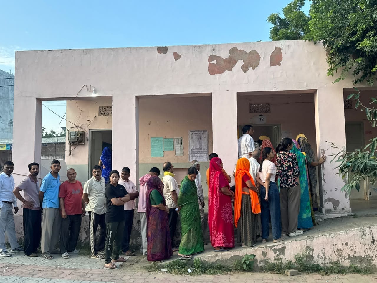 जयपुर में बूथ नंबर 34 पर री-पोलिंग