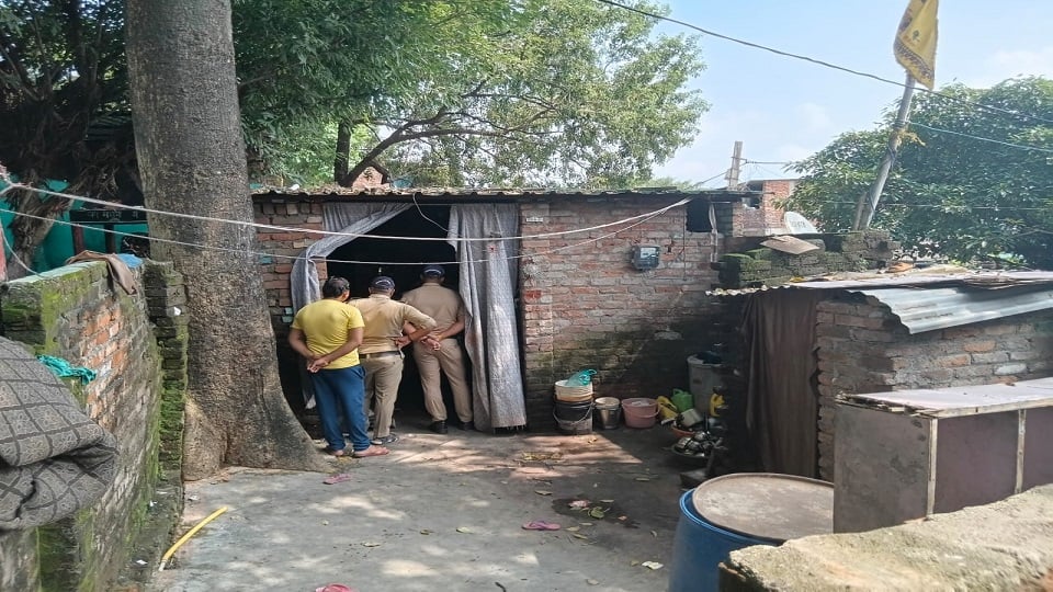 कमरे में मिला युवक का शव