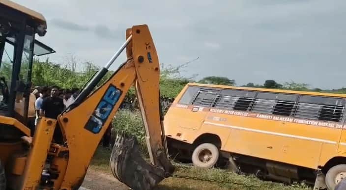 Auraiya Road Accident school bus overturns due to brake failure six students injured and others safe