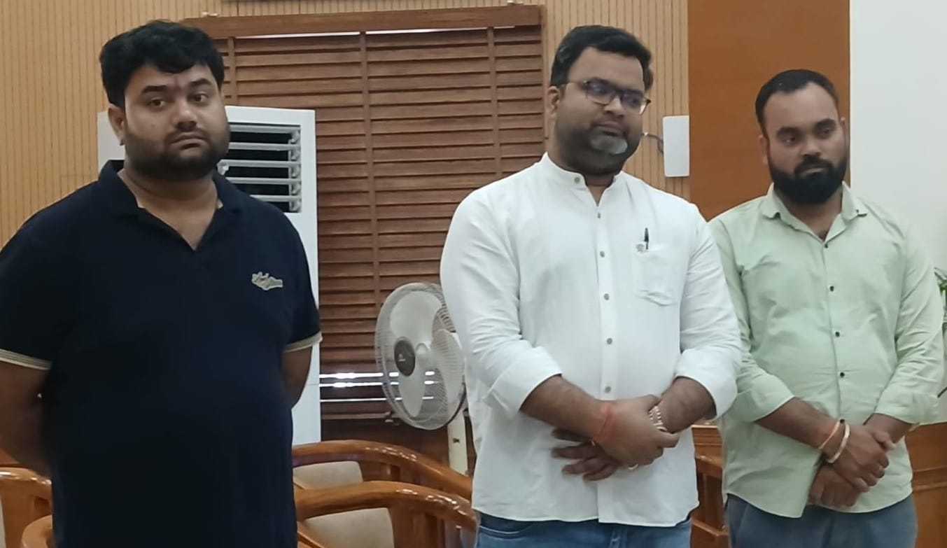 पुलिस की गिरफ्त में आरोपी