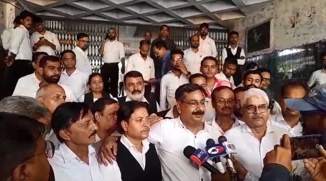 Kanpur Lawyers boycott judicial work operations also stalled across 22 districts of Western Uttar Pradesh